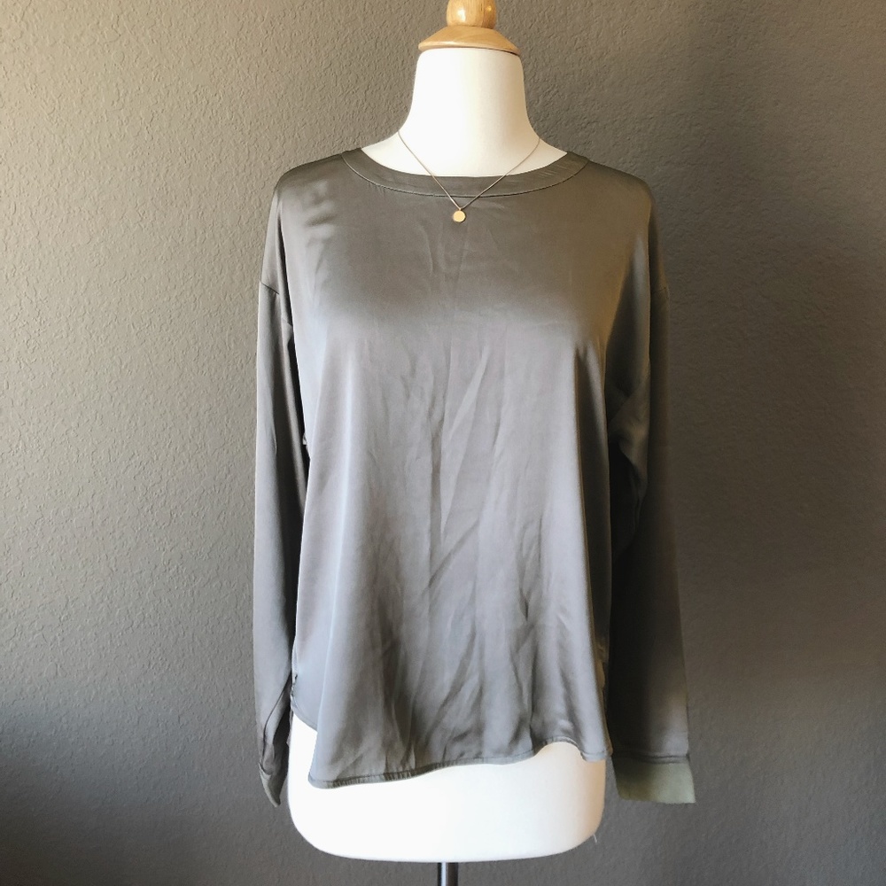 LOFT • Button Back Blouse in Olive Green